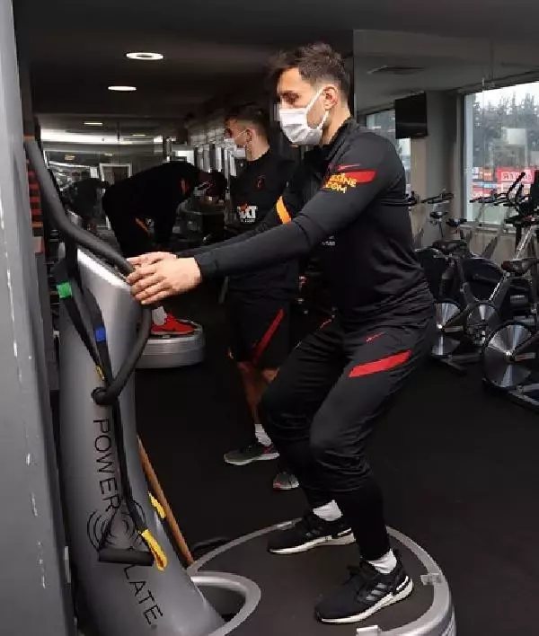 Galatasaray'da Kerem Aktürkoğlu'nun adalesinde zorlanma tespit edildi Galatasaray'da Kerem Aktürkoğlu'nun adalesinde zorlanma tespit edildi