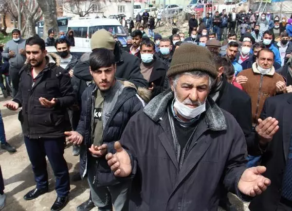 Son dakika haberleri... Güvercin uçurma tartışmasında tüfekle vuruldu, hastanede öldü (2) Son dakika haberleri... Güvercin uçurma tartışmasında tüfekle vuruldu, hastanede öldü (2)