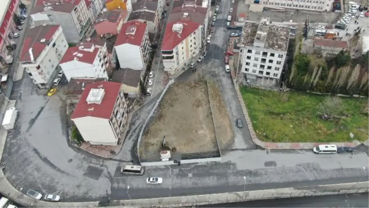 Havadan fotoğraflarla//Esenyurt'ta yol şaşkınlığı...