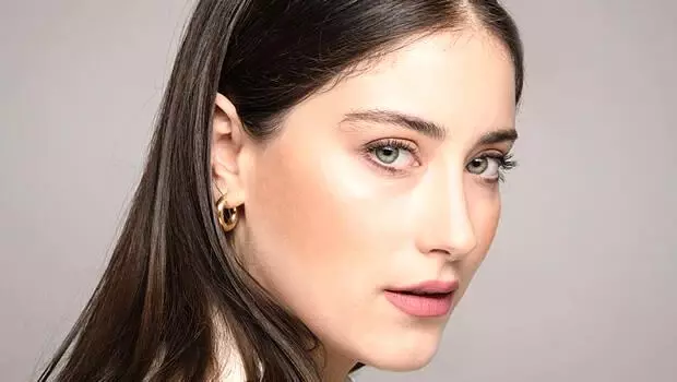 Hazal Kaya koronavirüse yakalandı Hazal Kaya koronavirüse yakalandı
