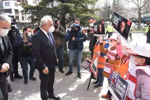 Son dakika: ESKİŞEHİR İçişleri Bakan Yardımcısı Ersoy Yaya ölümleri 1 yılda yüzde 22 oranında azaldı Son dakika: ESKİŞEHİR İçişleri Bakan Yardımcısı Ersoy Yaya ölümleri 1 yılda yüzde 22 oranında azaldı
