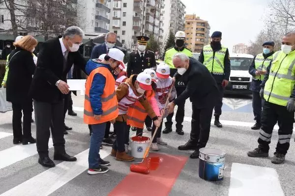 Son dakika: ESKİŞEHİR İçişleri Bakan Yardımcısı Ersoy Yaya ölümleri 1 yılda yüzde 22 oranında azaldı Son dakika: ESKİŞEHİR İçişleri Bakan Yardımcısı Ersoy Yaya ölümleri 1 yılda yüzde 22 oranında azaldı