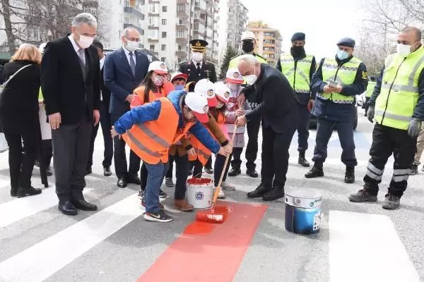 Son dakika: ESKİŞEHİR İçişleri Bakan Yardımcısı Ersoy Yaya ölümleri 1 yılda yüzde 22 oranında azaldı Son dakika: ESKİŞEHİR İçişleri Bakan Yardımcısı Ersoy Yaya ölümleri 1 yılda yüzde 22 oranında azaldı