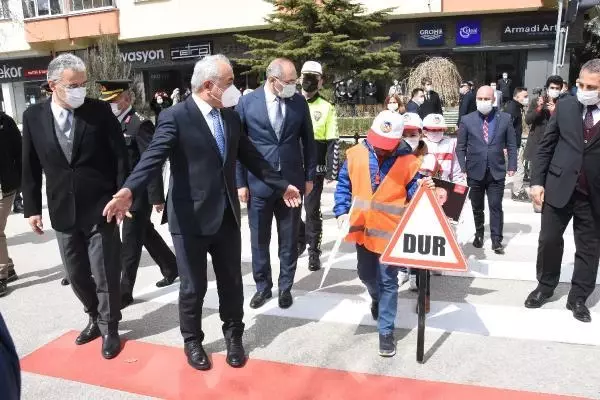 Son dakika: ESKİŞEHİR İçişleri Bakan Yardımcısı Ersoy Yaya ölümleri 1 yılda yüzde 22 oranında azaldı Son dakika: ESKİŞEHİR İçişleri Bakan Yardımcısı Ersoy Yaya ölümleri 1 yılda yüzde 22 oranında azaldı