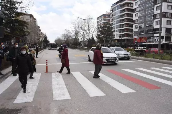 Son dakika: ESKİŞEHİR İçişleri Bakan Yardımcısı Ersoy Yaya ölümleri 1 yılda yüzde 22 oranında azaldı Son dakika: ESKİŞEHİR İçişleri Bakan Yardımcısı Ersoy Yaya ölümleri 1 yılda yüzde 22 oranında azaldı