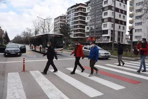 Son dakika: ESKİŞEHİR İçişleri Bakan Yardımcısı Ersoy Yaya ölümleri 1 yılda yüzde 22 oranında azaldı Son dakika: ESKİŞEHİR İçişleri Bakan Yardımcısı Ersoy Yaya ölümleri 1 yılda yüzde 22 oranında azaldı