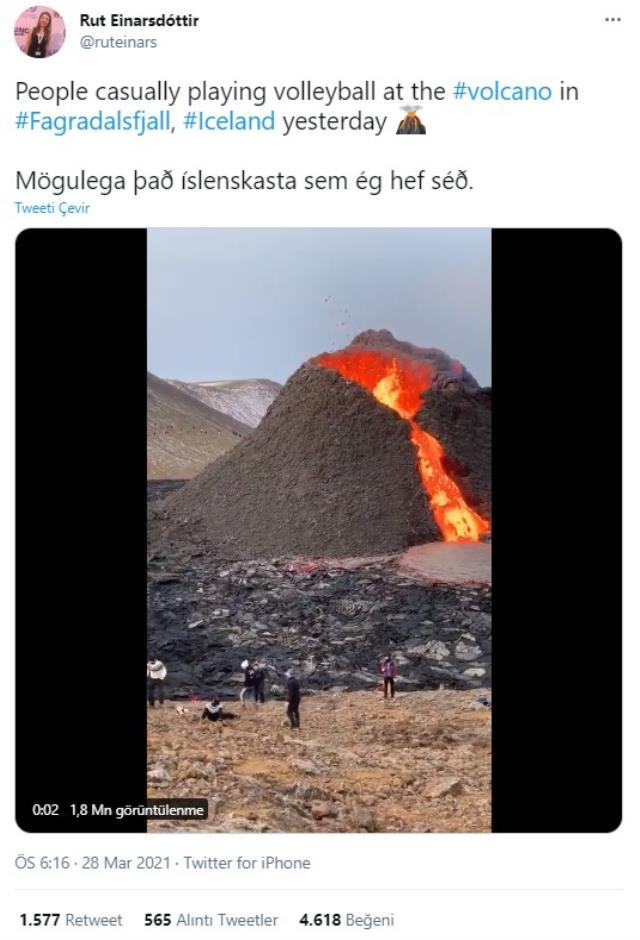 A group of citizens played volleyball in front of the volcano that started operating in Iceland