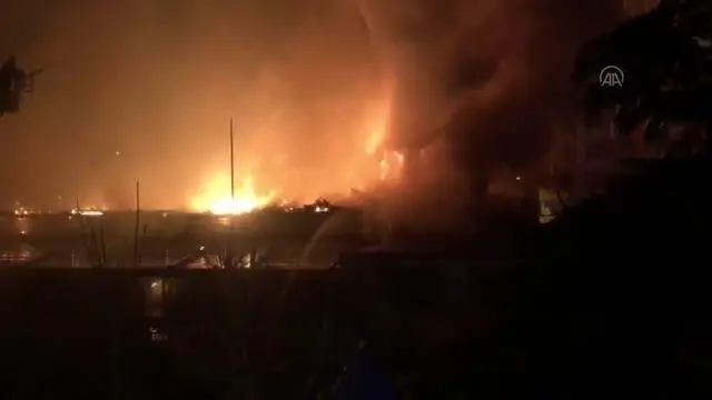 KAHRAMANMARAŞ - Orduevinde çıkan yangın kontrol altına alındı (2) KAHRAMANMARAŞ - Orduevinde çıkan yangın kontrol altına alındı (2)