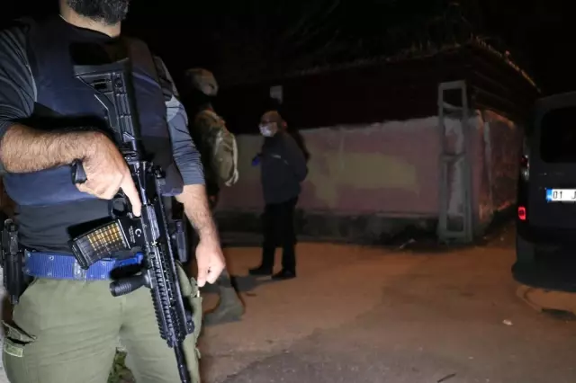 Son dakika haber | Kalaşnikofla eve saldırı düzenleyen 2 şüpheli kıskıvrak yakalandı Son dakika haber | Kalaşnikofla eve saldırı düzenleyen 2 şüpheli kıskıvrak yakalandı