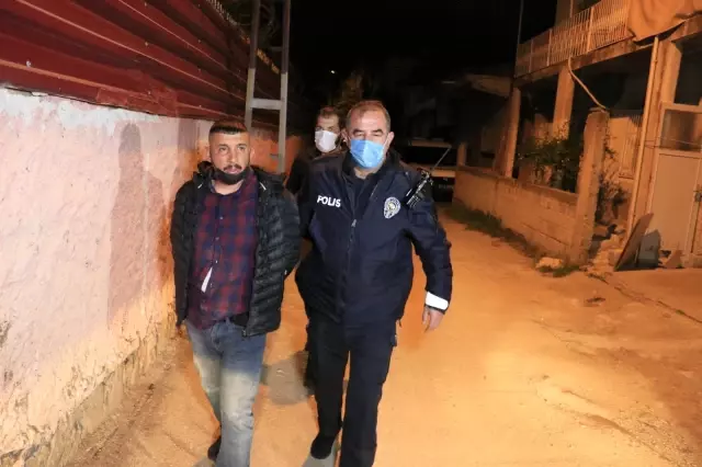 Son dakika haber | Kalaşnikofla eve saldırı düzenleyen 2 şüpheli kıskıvrak yakalandı Son dakika haber | Kalaşnikofla eve saldırı düzenleyen 2 şüpheli kıskıvrak yakalandı