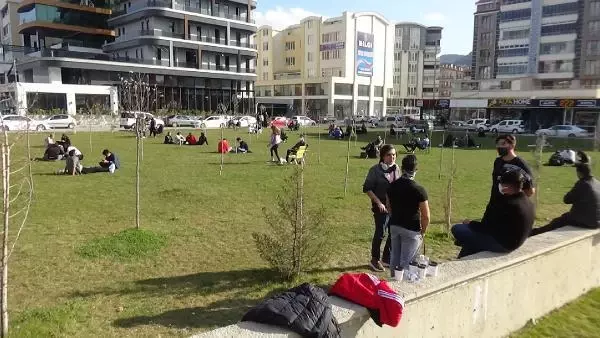 Kırmızı kategorideki Tokat'ta, park ve bahçeler sıcak havada doldu Kırmızı kategorideki Tokat'ta, park ve bahçeler sıcak havada doldu