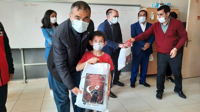 Son dakika haberi | Kızılay'dan öğrencilere kıyafet yardımı Son dakika haberi | Kızılay'dan öğrencilere kıyafet yardımı