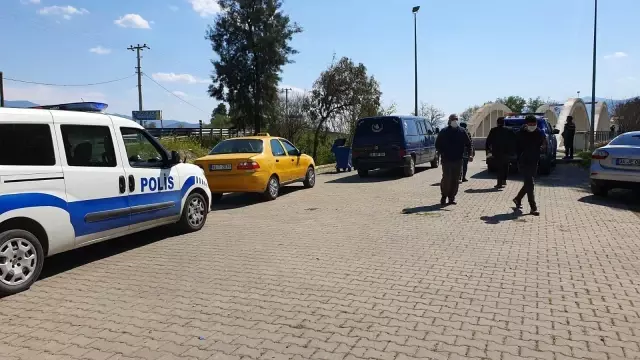 Köprüden suya atladığı iddia edilen yaşlı adam için arama çalışması başlatıldı Köprüden suya atladığı iddia edilen yaşlı adam için arama çalışması başlatıldı