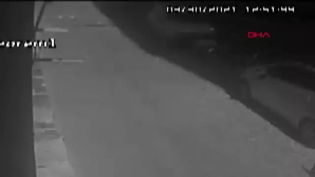 MERSİN Düşen cam parçalarından saniyelerle kurtuldu MERSİN Düşen cam parçalarından saniyelerle kurtuldu