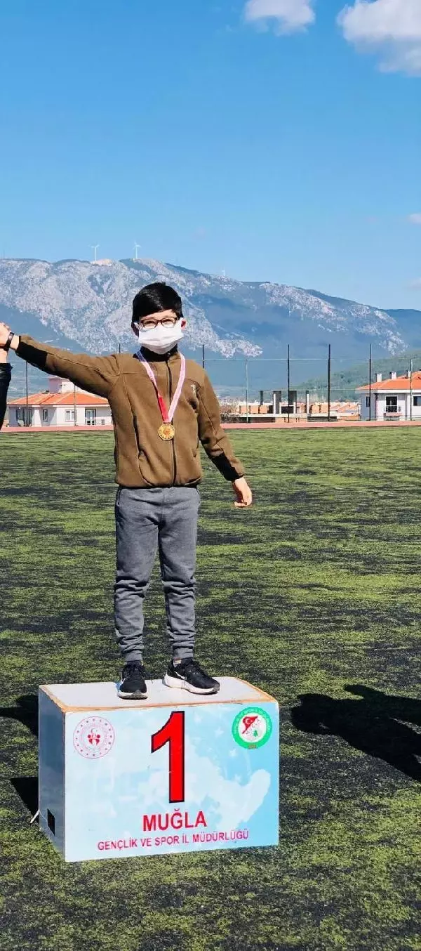 Öğrenciler atletizmde başarı rüzgarını Bodrum'da estirdi Öğrenciler atletizmde başarı rüzgarını Bodrum'da estirdi