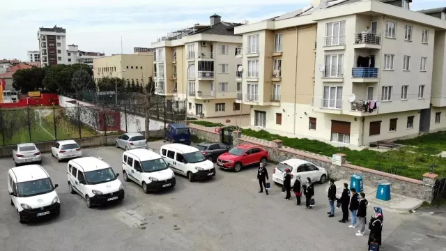 Pendik'te her eve hijyen seti dağıtımı başladı