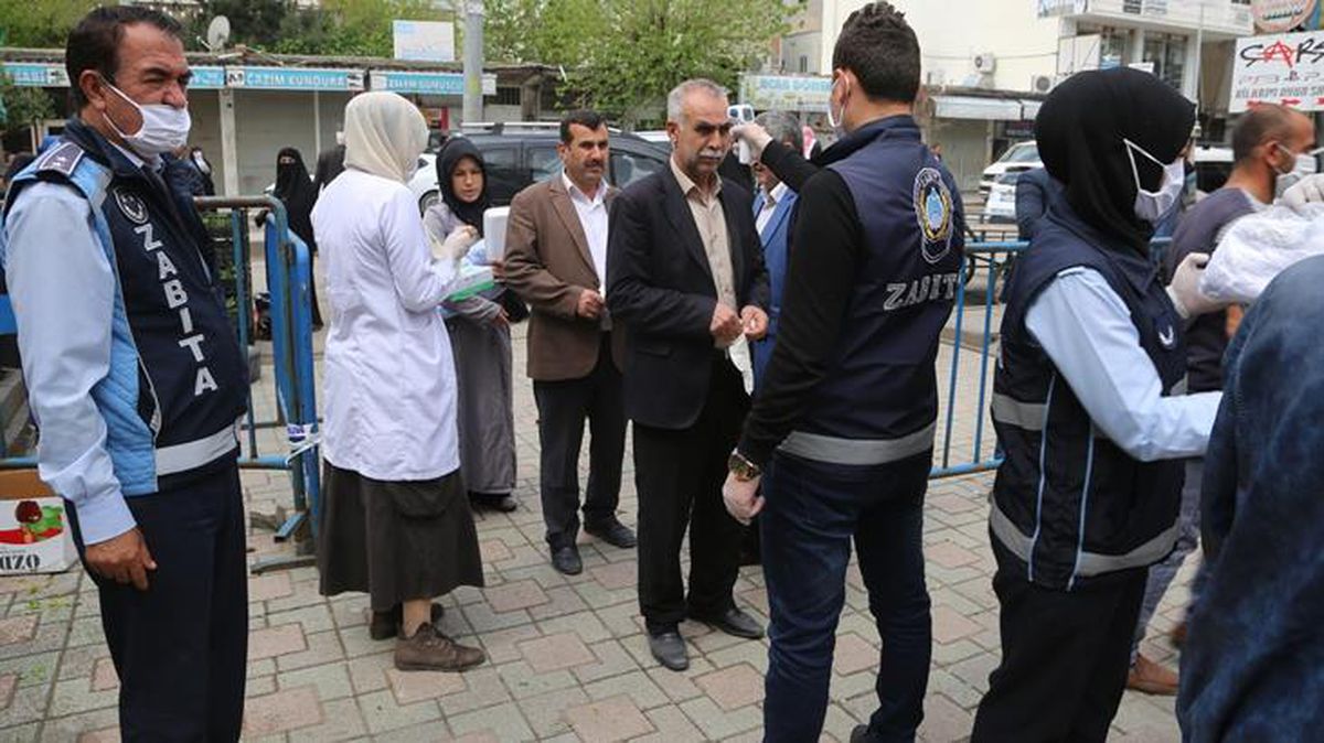 Risk haritasında kırmızıya boyanan ilde halı saha, internet kafe ve hamamlar Valilik kararıyla yeniden açılıyor