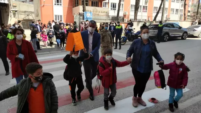 'Yaya Önceliği Kırmızı Çizgimizdir' etkinliği düzenlendi 'Yaya Önceliği Kırmızı Çizgimizdir' etkinliği düzenlendi