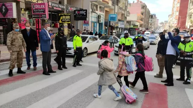 'Yaya Önceliği Kırmızı Çizgimizdir' etkinliği düzenlendi 'Yaya Önceliği Kırmızı Çizgimizdir' etkinliği düzenlendi