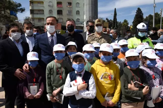 Kırmızı çizgi uygulamasında kaymakam ezilmekten son anda kurtuldu
