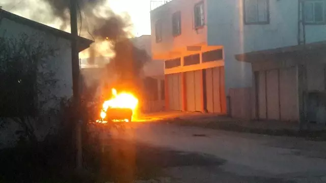 Kozan'da seyir halindeki alev alan araç korku dolu anlar yaşattı Kozan'da seyir halindeki alev alan araç korku dolu anlar yaşattı