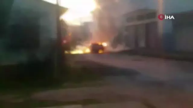 Kozan'da seyir halindeki alev alan araç korku dolu anlar yaşattı Kozan'da seyir halindeki alev alan araç korku dolu anlar yaşattı