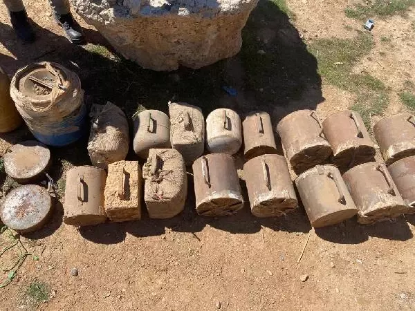 Son dakika haberleri | Tel Abyad'da PKK/YPG'ye ait 693 kilo patlayıcı ele geçirildi Son dakika haberleri | Tel Abyad'da PKK/YPG'ye ait 693 kilo patlayıcı ele geçirildi