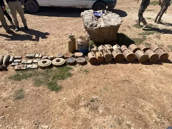 Son dakika haberleri | Tel Abyad'da PKK/YPG'ye ait 693 kilo patlayıcı ele geçirildi Son dakika haberleri | Tel Abyad'da PKK/YPG'ye ait 693 kilo patlayıcı ele geçirildi