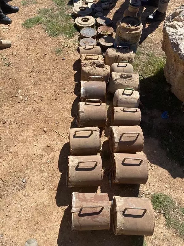 Son dakika haberleri | Tel Abyad'da PKK/YPG'ye ait 693 kilo patlayıcı ele geçirildi Son dakika haberleri | Tel Abyad'da PKK/YPG'ye ait 693 kilo patlayıcı ele geçirildi