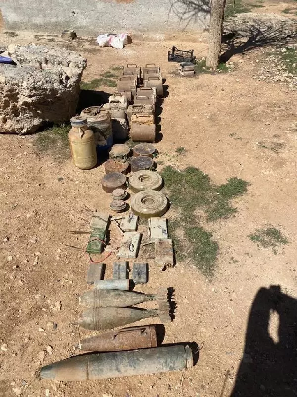 Son dakika haberleri | Tel Abyad'da PKK/YPG'ye ait 693 kilo patlayıcı ele geçirildi Son dakika haberleri | Tel Abyad'da PKK/YPG'ye ait 693 kilo patlayıcı ele geçirildi