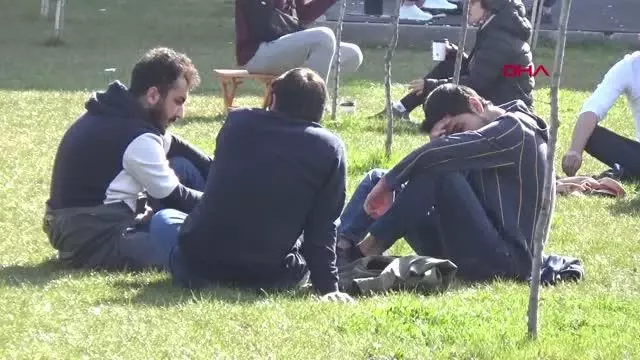 Kırmızı kategorideki Tokat'ta, park ve bahçeler sıcak havada doldu Kırmızı kategorideki Tokat'ta, park ve bahçeler sıcak havada doldu