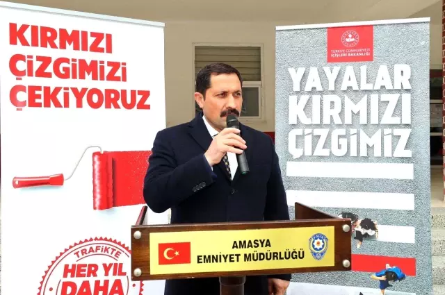 Vali Masatlı'dan yaya geçidine 'kırmızı' boya Vali Masatlı'dan yaya geçidine 'kırmızı' boya