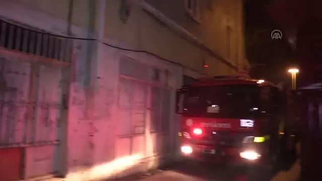 Son dakika haberi: Yangında mahsur kalan kedi kurtarıldı Son dakika haberi: Yangında mahsur kalan kedi kurtarıldı