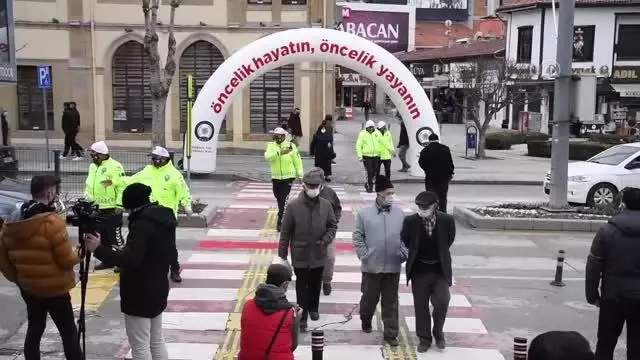 'Yaya Önceliği Kırmızı Çizgimizdir' etkinliği düzenlendi 'Yaya Önceliği Kırmızı Çizgimizdir' etkinliği düzenlendi
