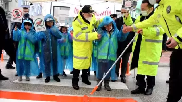 'Yaya Önceliği Kırmızı Çizgimizdir' etkinliği düzenlendi 'Yaya Önceliği Kırmızı Çizgimizdir' etkinliği düzenlendi