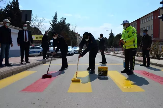 Yaya önceliğine 'kırmızı çizgi' ile dikkat çekildi Yaya önceliğine 'kırmızı çizgi' ile dikkat çekildi