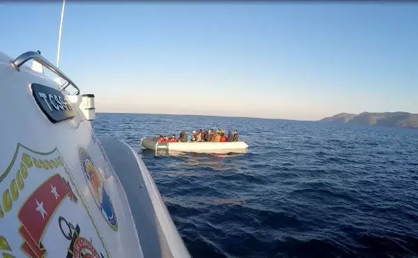 Yunanistan'ın ölüme terk ettiği kaçak göçmenleri Sahil Güvenlik kurtardı