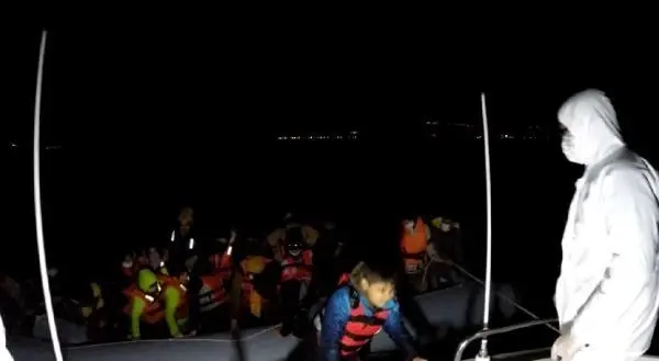 Yunanistan'ın ölüme terk ettiği kaçak göçmenleri Sahil Güvenlik kurtardı