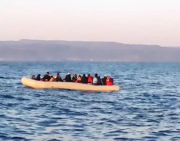 Yunanistan'ın ölüme terk ettiği kaçak göçmenleri Sahil Güvenlik kurtardı