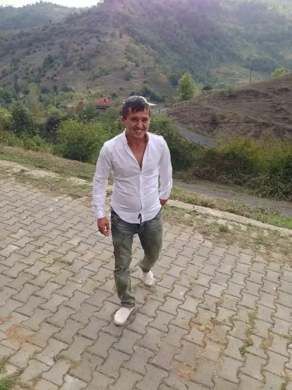 Zonguldak'ta kaza yapan kişi ile yardıma giden arkadaşı otomobilin altında kaldı