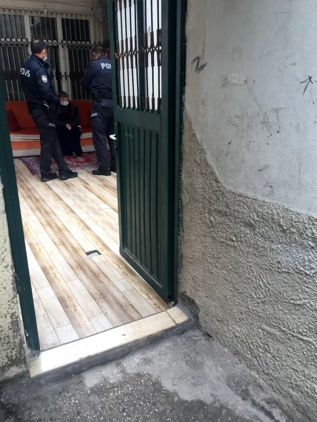 Zorla evlendirilmek istenen kız çocuğu polise sığındı Zorla evlendirilmek istenen kız çocuğu polise sığındı