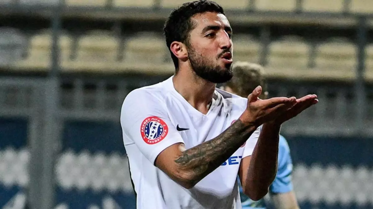 Zorya'da kiralık olarak oynayan Fenerbahçeli Allahyar, üst üste 3. kez en iyi futbolcu seçilerek dikkatleri üzerine çekti