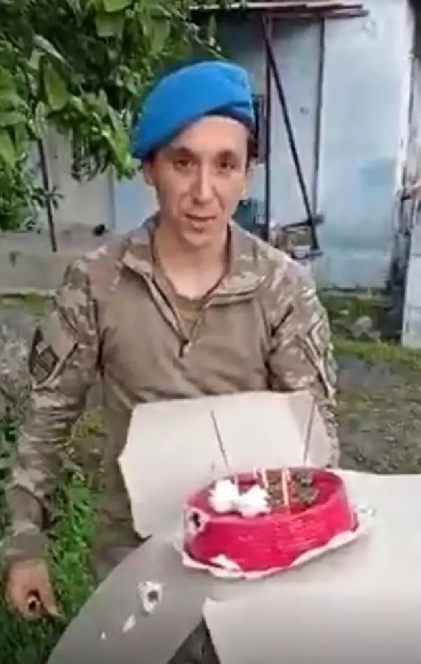 Afrin'den izinli gelen askerden annesine, duygulandıran doğum günü sürprizi