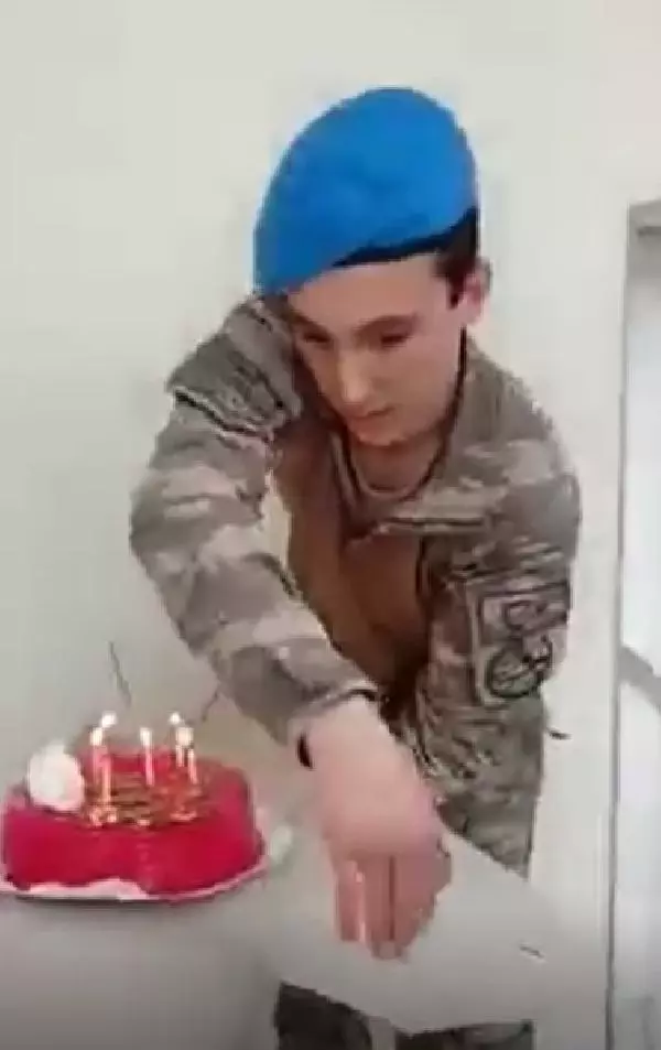 Afrin'den izinli gelen askerden annesine, duygulandıran doğum günü sürprizi
