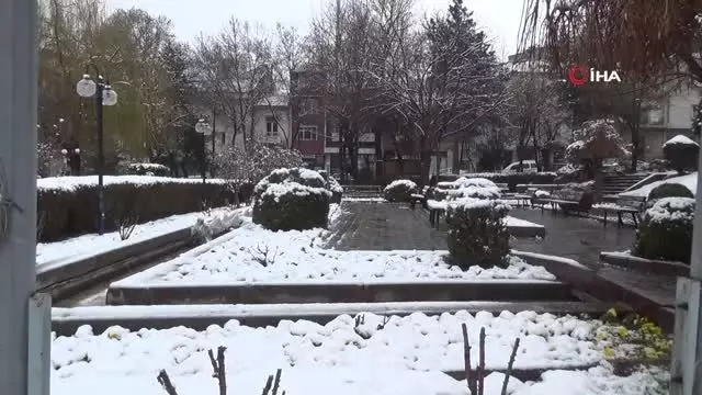Afyonkarahisar 'Mart' ayını karla uğurladı