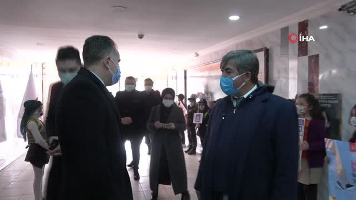 Arnavutköy'de 'Yaya Önceliği Kırmızı Çizgimizdir' uygulaması