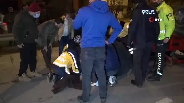 Bariyerlere çarpıp takla atan otomobil metrelerce ters sürüklendi: 1 yaralı Bariyerlere çarpıp takla atan otomobil metrelerce ters sürüklendi: 1 yaralı