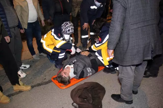 Bariyerlere çarpıp takla atan otomobil metrelerce ters sürüklendi: 1 yaralı Bariyerlere çarpıp takla atan otomobil metrelerce ters sürüklendi: 1 yaralı