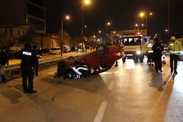Bariyerlere çarpıp takla atan otomobil metrelerce ters sürüklendi: 1 yaralı Bariyerlere çarpıp takla atan otomobil metrelerce ters sürüklendi: 1 yaralı