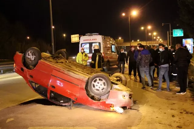 Bariyerlere çarpıp takla atan otomobil metrelerce ters sürüklendi: 1 yaralı Bariyerlere çarpıp takla atan otomobil metrelerce ters sürüklendi: 1 yaralı